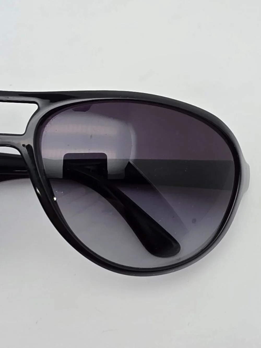 Ray-Ban RB4090 601/8G Black Frame Grey Gradient Lens Aviator Sunglasses Italy